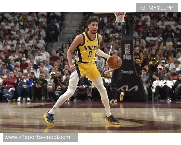 米切尔意外受伤被搀扶离场队内得分王身份岌岌可危